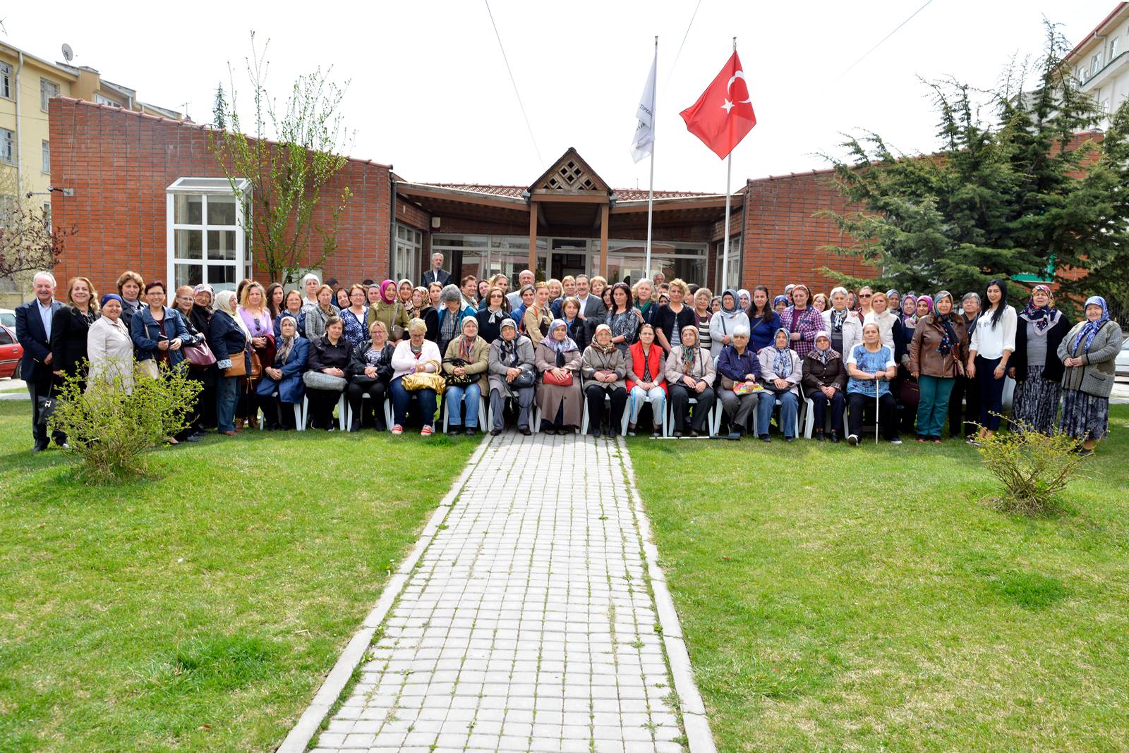 Avlulu Çarşı Belde Evi