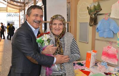 HANIMELİ SOKAK HER GÜN FARKLI RENKTE 