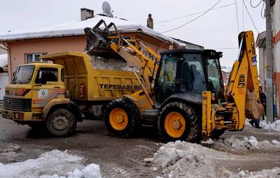 TEPEBAŞI SOKAKLARINDA KAR TEMİZLİĞİ