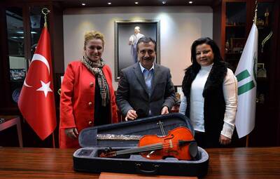 SENFONİ ORKESTRASINA BİR  BAĞIŞ DAHA