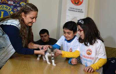 OTİZMLİ ÇOCUKLAR İÇİN FARKINDALIK YARATIYORLAR
