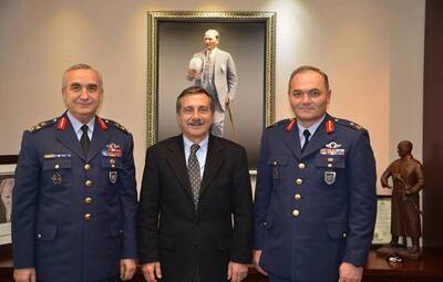 KUVVET KOMUTANLARI BAŞKAN ATAÇ'I ZİYARET ETTİ