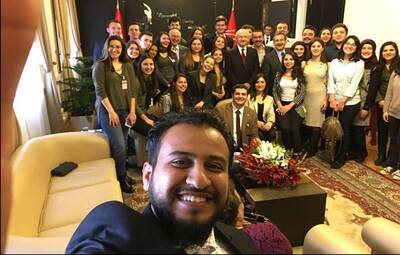 "ÜLKENİN GELECEĞİ İÇİN SİYASETLE İLGİLENMELİSİNİZ"