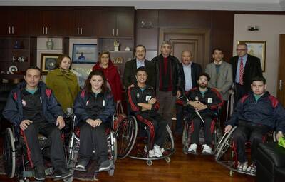 ENGELLİ SPORCULAR BAŞKAN ATAÇ'I ZİYARET ETTİ