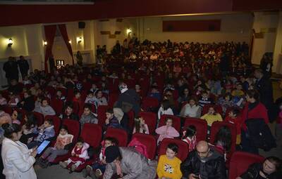 HANSEL İLE GRATEL'İ 3500 ÇOCUK İZLEDİ