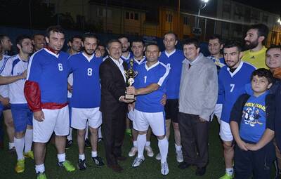 ŞAMPİYON TAKIMIN KUPASINI ATAÇ VERDİ