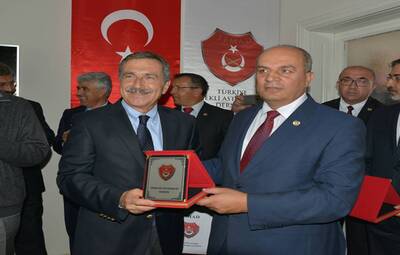 TEMAD'TAN BAŞKAN ATAÇ'A TEŞEKKÜR PLAKETİ