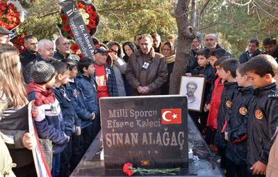 ÖRNEK KALECİ SİNAN ALAĞAÇ UNUTULMADI
