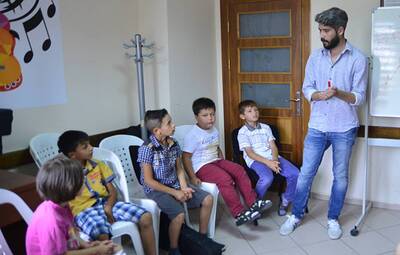 İKİ ELİN SESİ FEVZİ ÇAKMAK'TAN DUYULUYOR 