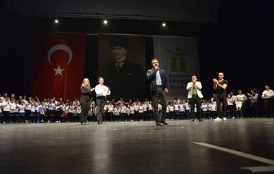 HALK DANSLARI TOPLULUĞU BÜYÜLEDİ