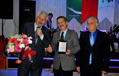 EĞİTİM VE EMEK ÖDÜLÜ BAŞKAN ATAÇ'IN