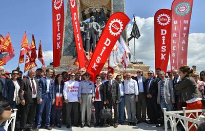 ÖZGÜR TAKSİM'DE 1 MAYIS COŞKUSU