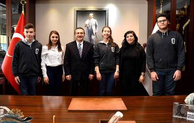 ÖĞRENCİLER YABANCILAR İÇİN YAŞAM REHBERİ HAZIRLADI