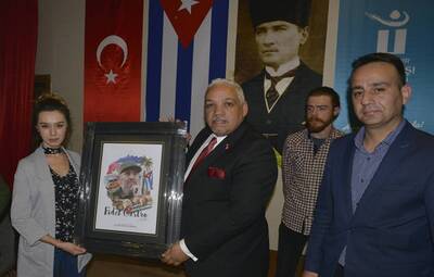 "ATATÜRK'Ü VE TÜRK HALKINI FİDEL'DEN ÖĞRENDİK"