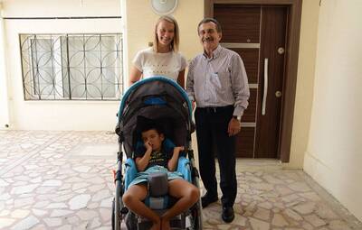 GÖKTUĞ, ENGELLİ BEBEK ARABASINA KAVUŞTU