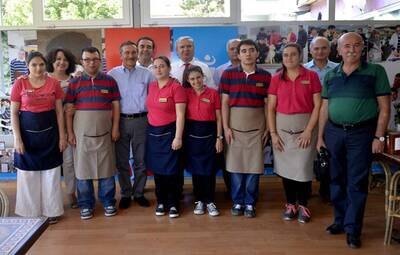TEPEBAŞI KAYMAKAM'I VE MÜFTÜ'SÜ GÖKKUŞAĞI KAFE'DE