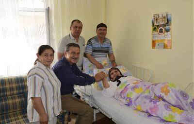 BAŞKAN ATAÇ HASTA ZİYARETİNDE