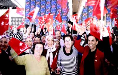 CUMHURİYETİN 92.YILI 1500 KADINLA KUTLANDI