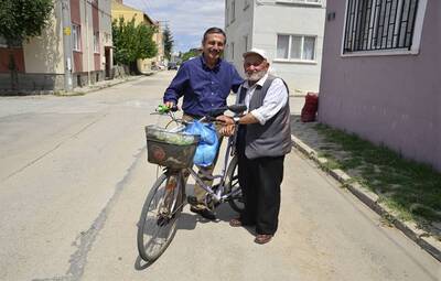 82 YAŞINDA GENÇLİĞİNİ BİSİKLETE BORÇLU