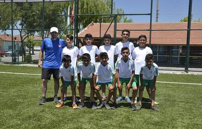 ÇOCUKLAR, EDİZ BAHTİYAROĞLU FUTBOL SAHASI'NDA TOPBAŞI YAPTI