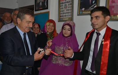 BAŞKAN ATAÇ GENÇLERİN MUTLULUĞUNA ORTAK OLDU
