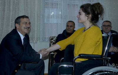 TEPEBAŞI'NIN DESTEĞİ İLE DİŞ HEKİMİ OLACAK   