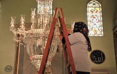 TEPEBAŞI CAMİLERİ TEMİZLİYOR