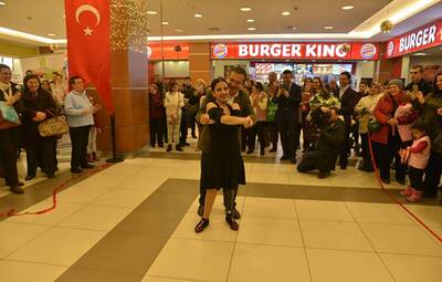 BAŞKAN ATAÇ VE DERYA ENGELSİZ BİR YAŞAM İÇİN DANS ETTİ