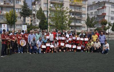 GELECEĞİN EFSANE FUTBOLCULARI SERTİFİKALARINI ALDI