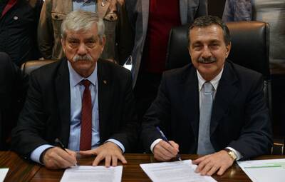 KANİ BEKO VE ATAÇ SÖZLEŞMEYİ İMZALADI