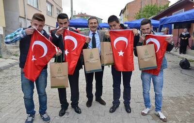 ATAÇ, DÖRT GENCİ ASKERE UĞURLADI