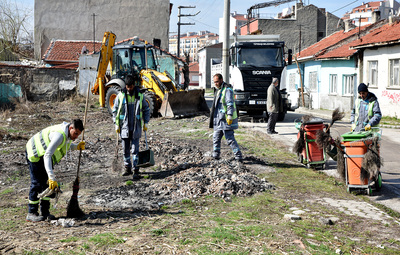 MAHALLELERDE TEMİZLİK ÇALIŞMASI HIZ KESMİYOR