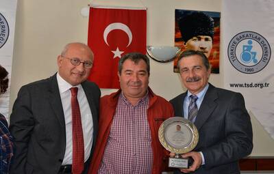 YÜREĞİNDE ENGELLİ SEVGİSİ OLAN BAŞKAN