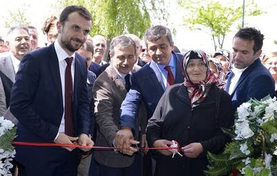 BİR BESTEKAR VE BİR ŞAİR BU PARKTA BULUŞTU