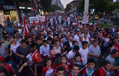 TEPEBAŞI'NDAN DEMOKRASİ NÖBETİNE BÜYÜK DESTEK
