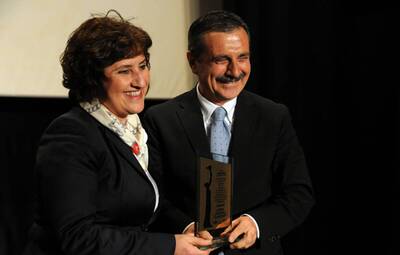 BAŞKAN ATAÇ'A ANLAMLI PLAKET