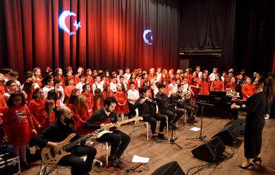 ÇOCUKLARIN "SEVGİ GÜNÜ" KONSERİ BÜYÜLEDİ