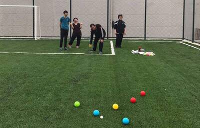 BOCCE İLE SPOR YAPARKEN EĞLENİYORLAR