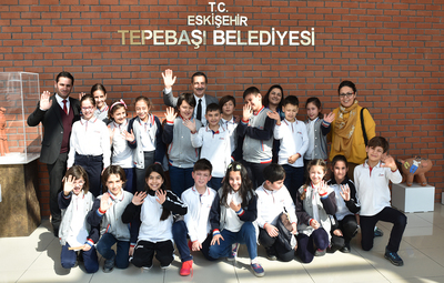 BAŞKAN ATAÇ ÇOCUKLARA BELEDİYECİLİĞİ ANLATTI