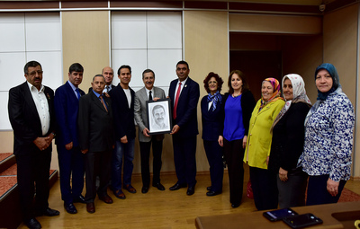 GAZİ SEL'İN ELİNDEN BAŞKAN ATAÇ'A ÖZEL HEDİYE