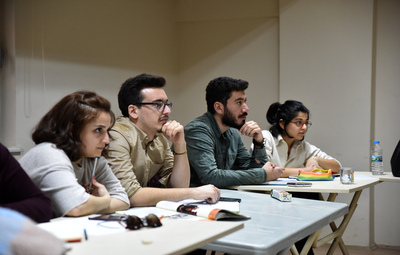 GENÇLER DİL ÖĞRENMENİN AYRICALIĞINI YAŞIYOR
