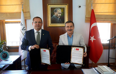 AYVALIK İLE KARDEŞLİK RESMİLEŞTİ