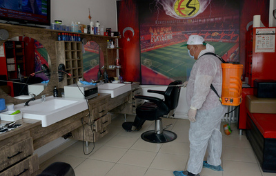 BERBER VE KUAFÖRLERDE İLAÇLAMA SÜRÜYOR