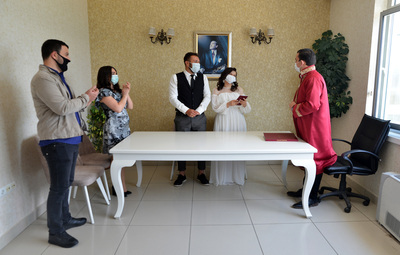 TEDBİRLER EŞLİĞİNDE DÜNYA EVİNE GİRDİLER