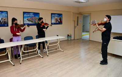 GENÇLİK MERKEZLERİ GÖNÜLLÜ EĞİTMENLERİNİ ARIYOR