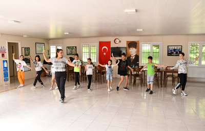 ÇOCUKLAR HALK OYUNLARINI ÖĞRENİYOR