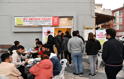 TEPEBAŞI'NDAN ÖĞRENCİLERE YEMEK DESTEĞİ