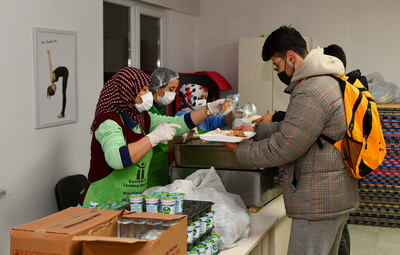 ÜNİVERSİTELİ GENÇLER YEMEK DESTEĞİNİ ÇOK SEVDİ