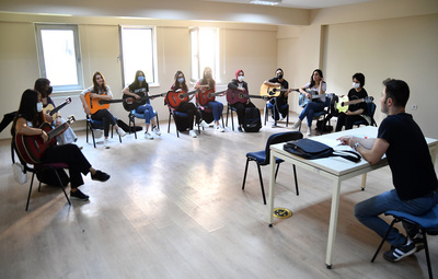 GENÇLERİN GÖZDESİ: "GENÇLİK MERKEZLERİ"