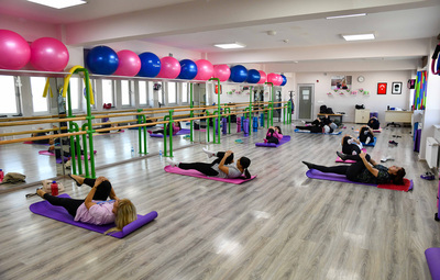 KADINLAR PİLATES İLE ZİNDE KALIYOR